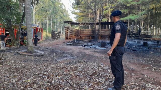 Incendio consumió una casa y un galpón lindante en Capioví.