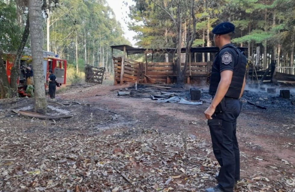 Incendio consumió una casa y un galpón lindante en Capioví