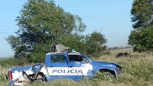 Así quedó el patrullero robado por los delincuentes en la comisaría de General Cabrera.