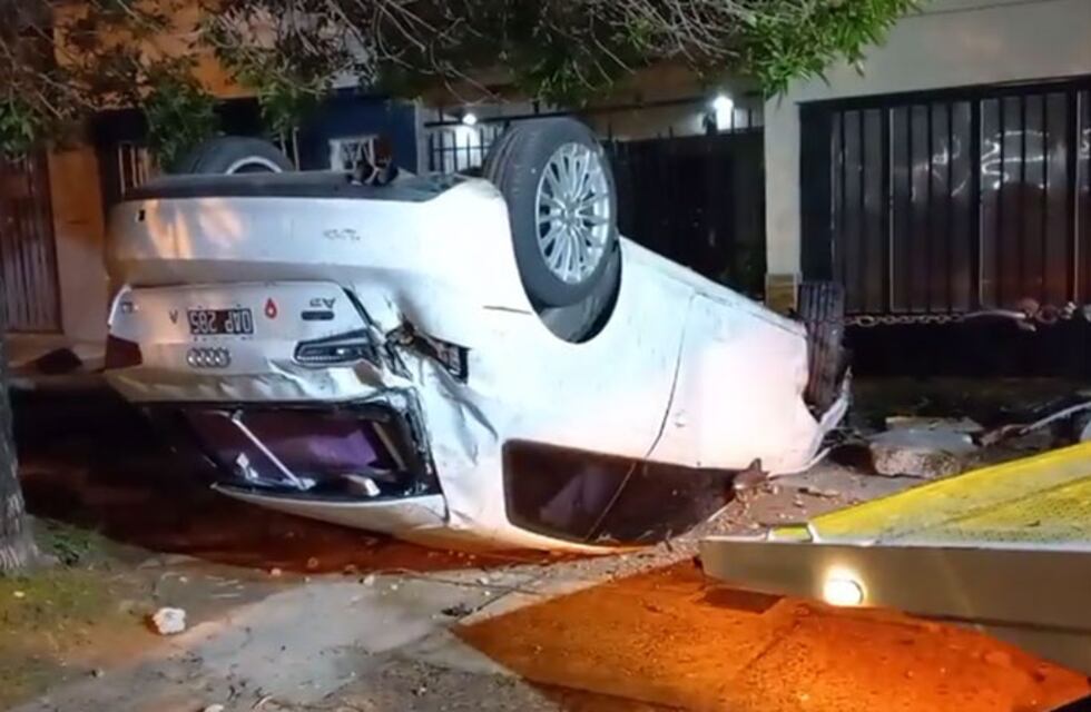 Automóvil volcó y falleció el conductor en Paraná