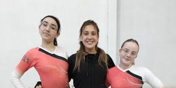 Mía Naab e Isis Quiroga de la Escuela de Patín de Colegiales