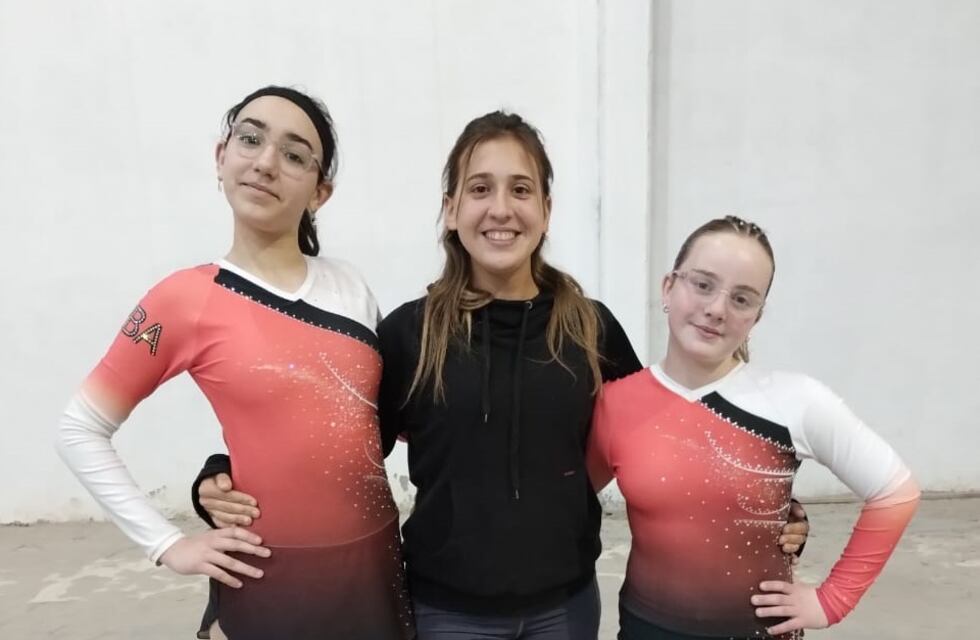 Mía Naab e Isis Quiroga de la Escuela de Patín de Colegiales presentes en el Nacional de Neuquén