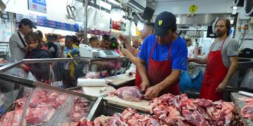 Ventas en el Mercado Norte. (José Hernández / La Voz)