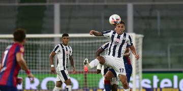 Christian Oliva no jugó ante Platense por un cuadro febril. Vuelve en el Talleres-Racing (Facundo Luque / Archivo)