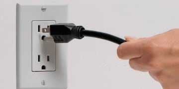 Qué electrodomésticos hay que desconectar antes de salir de casa: por qué motivo