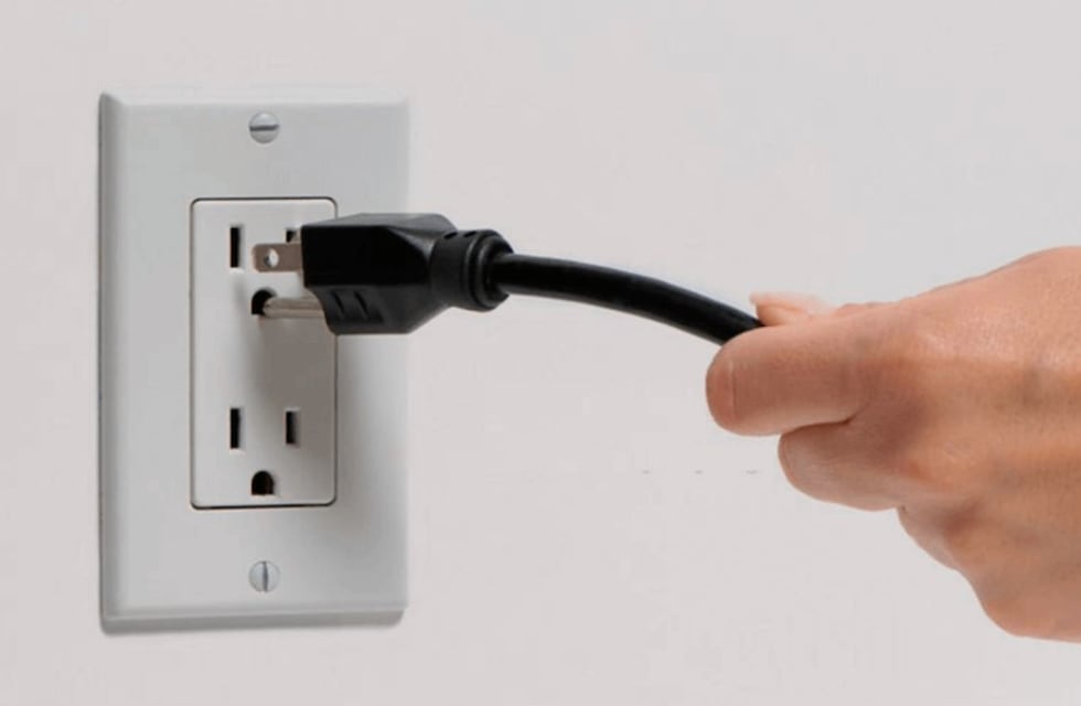Qué electrodomésticos hay que desconectar antes de salir de casa: por qué motivo