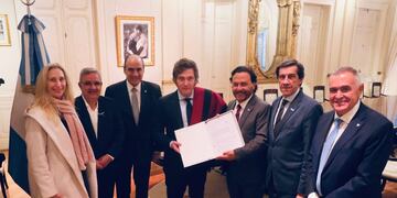 Jalil junto al presidente y gobernadores.