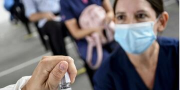 Vacunación a personal de salud