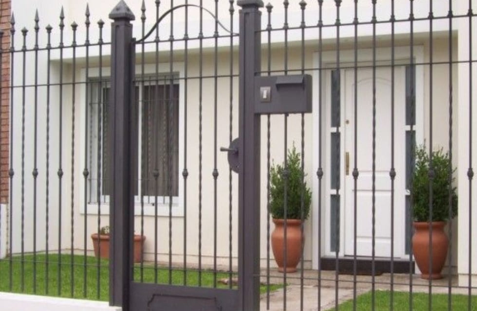 Adiós a las puertas de reja: la tendencia para el frente de la casa que es furor por su seguridad y estética