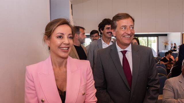 El gobernador Rodolfo Suárez, y la secretaria de Energía de la Nación, Flavia Royón, estuvieron en el Congreso Nacional de Pymes Constructoras.