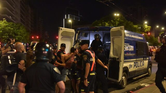Detenciones en medio de la movilización en el Patio Olmos.