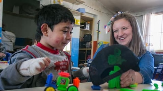 La historia de superación de Francisco Olguín: el nene mendocino con piel de cristal que conmovió a todo el país ahora tiene 5 años y va a la escuela.