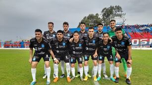 La formación de Estudiantes en Santiago, donde perdió 1 a 0 ante Güemes (Prensa Estudiantes).