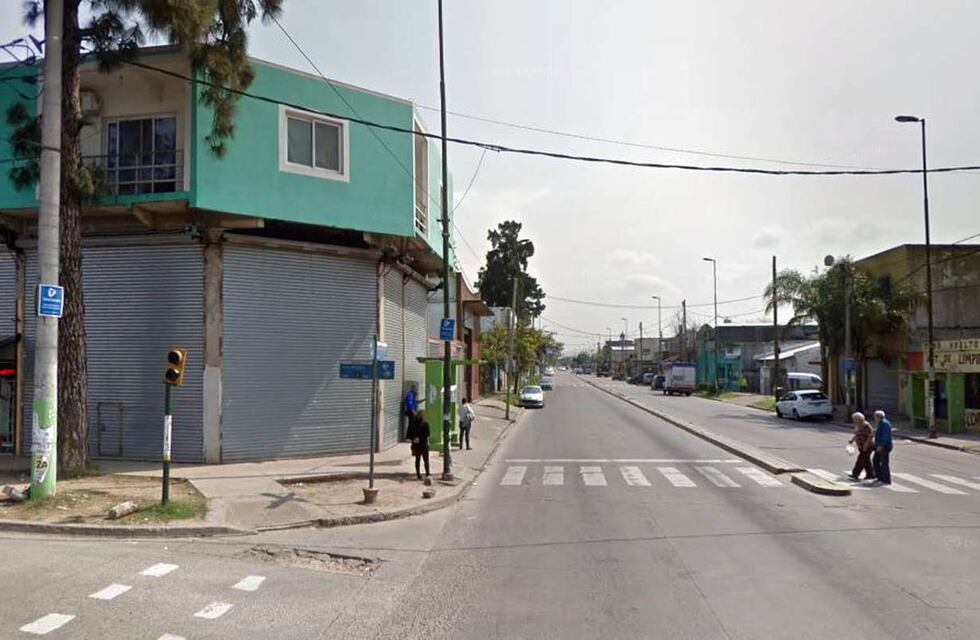 Una joven denunció que un remisero la violó en Hurlingham y se tuvo que tirar del auto para escapar