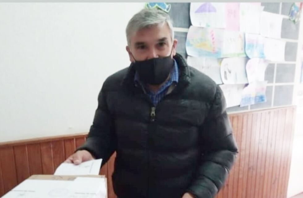 Elecciones Paso en Tres Arroyos: Carlos Ávila votó en Claromecó