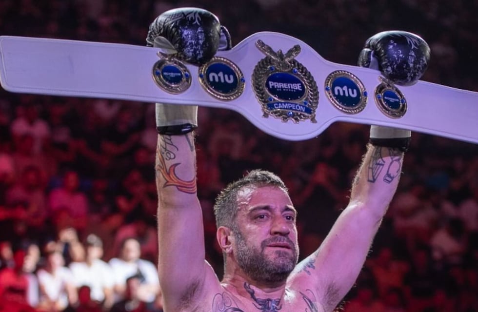 Piti Fernández, el cantante de Las Pastillas del Abuelo, ganó una pelea de boxeo y le pidió casamiento a su novia en el ring