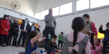 En las escuelas de Neuquén dejará de ser obligatorio el uso de tapabocas.