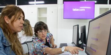 El programa "Nuestro Lugar" de Telecom cierra el año este miércoles con dos talleres gratuitos para docentes sobre Formación en "Inteligencia Artificial" y "Convivencia Digital".