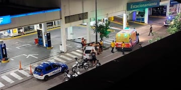 La escena. El drama sucedió en la madrugada del jueves en la estación de servicio de Humberto Primero y General Paz.