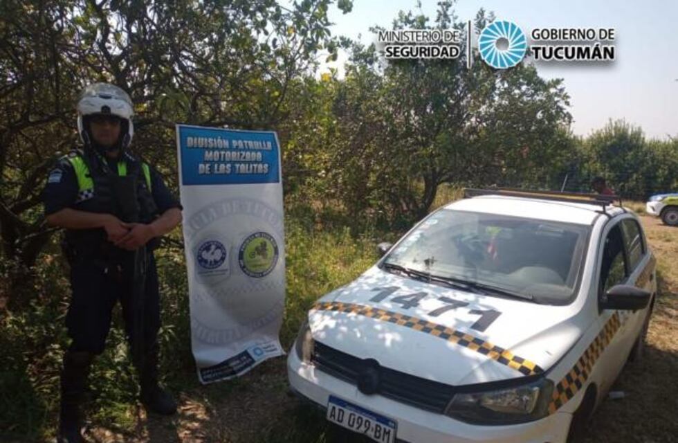Un taxi que había sido robado fue encontrado abandonado en una finca