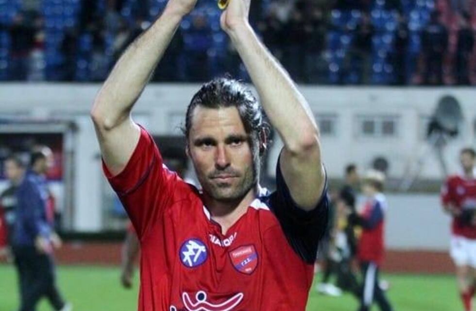 Reconocen en Grecia al puntaltense Darío Fernández como el mejor volante ofensivo del siglo