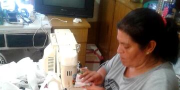 María Luisa Bazán, una carlospacense que ayuda a los demás confeccionando y donando barbijos\u002E