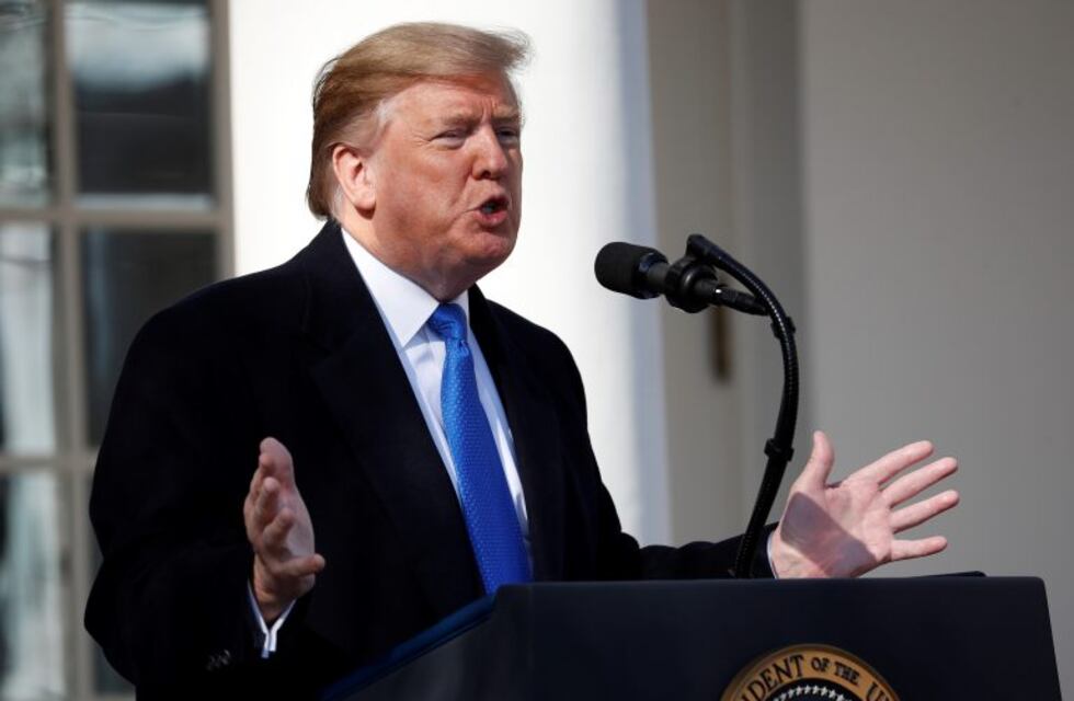 Donald Trump declaró la "emergencia nacional" para construir el muro con México