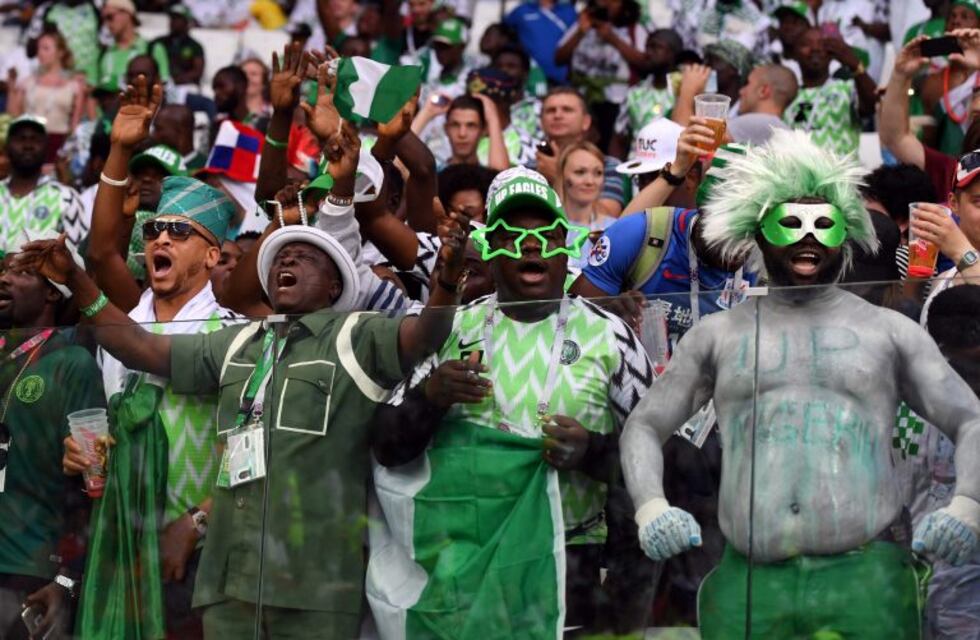 Siga el baile: nigerianos festejaron el triunfo de su Selección danzando en el centro de Rosario