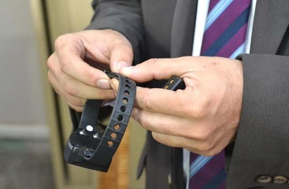 Admiten que no hay suficientes pulseras electrónicas ante las liberaciones por el coronavirus