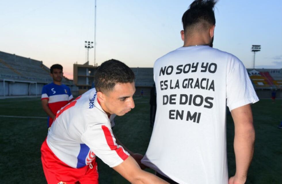 Por el nombre de Dios: conocé la historia de fe y de amor a la pelota del club Medea