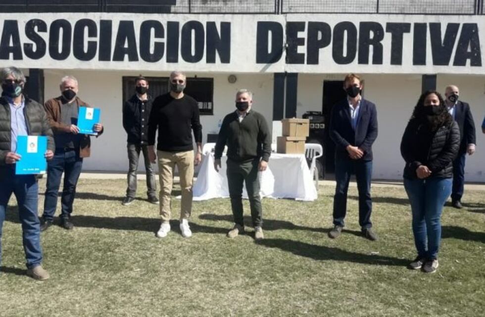 Tres clubes de Arroyito recibieron ayuda económica de la Provincia