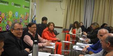 Se reunieron los representantes sindicales docentes con la ministra Benítez para buscar un acuerdo de estabilidad laboral\u002E
