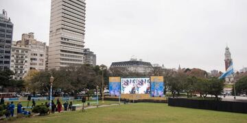 Pantalla donde se transmitirán los partidos del Mundial en la Plaza San Martín\u002E Foto: EFE/Gobierno Ciudad Buenos Aires