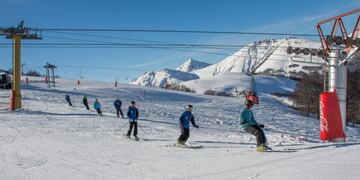 Cerro Bayo tuvo más de 550 esquiadores en su apertura\n (Foto: Julián Campos)