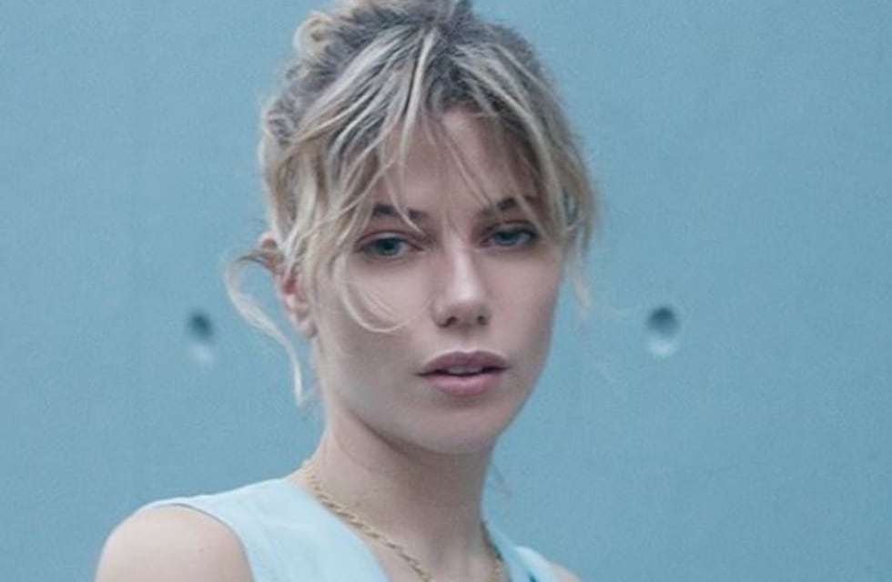 Justina Bustos sorprendió con un topless en el mar