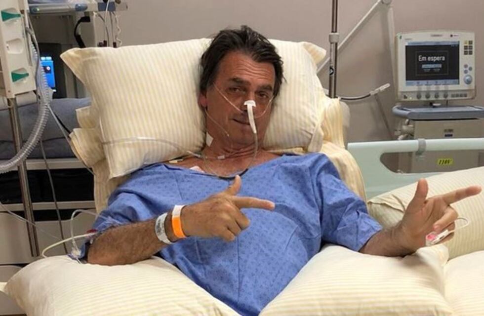Jair Bolsonaro evoluciona favorablemente: ya puede caminar y no presenta infecciones