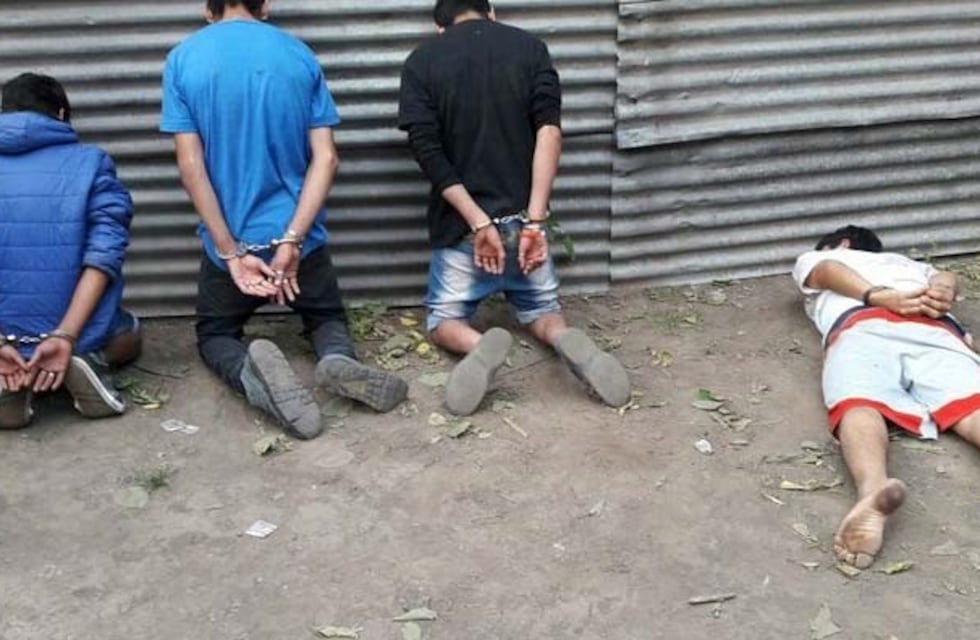 Cuatro detenidos y secuestro de armas en un allanamiento por robo calificado