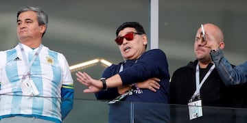 Diego Maradona viendo Argentina vs\u002E Islandia (Foto: Ricardo Mazalan/ap)
