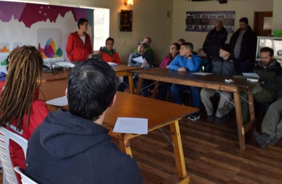 Reunión inaugural de la Junta Municipal de Protección Civil