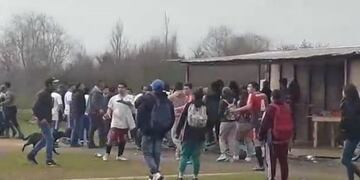 Una discusión durante un partido terminó con un adolescente muerto a puñaladas