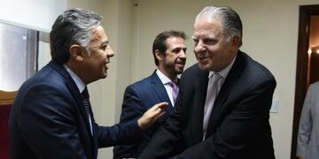 Alfredo Cornejo y el presidente de la Suprema Corte de Justicia de Mendoza, Jorge Nanclares\u002E