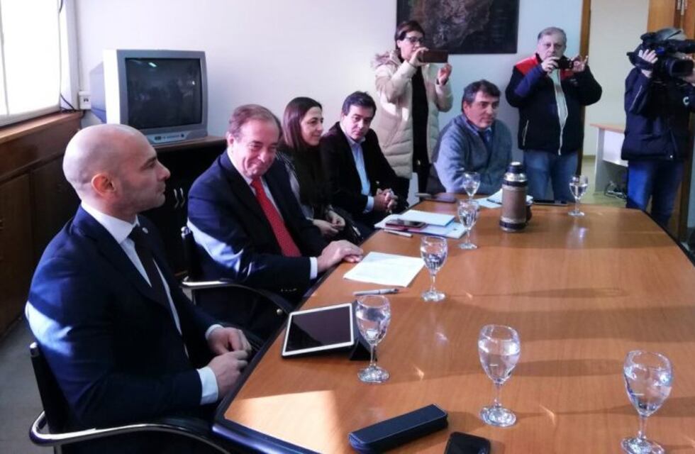 El gobierno propuso pago escalonado y los gremios harán un paro de 72 horas