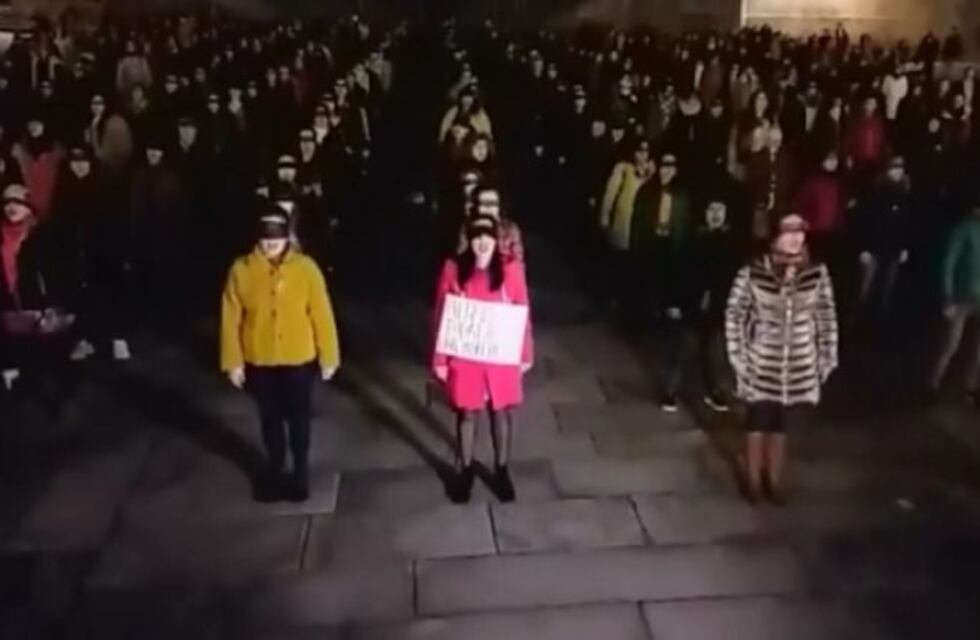 "Vayan a hacer la cena", el grito de un hombre mientras interpretaban una performance feminista