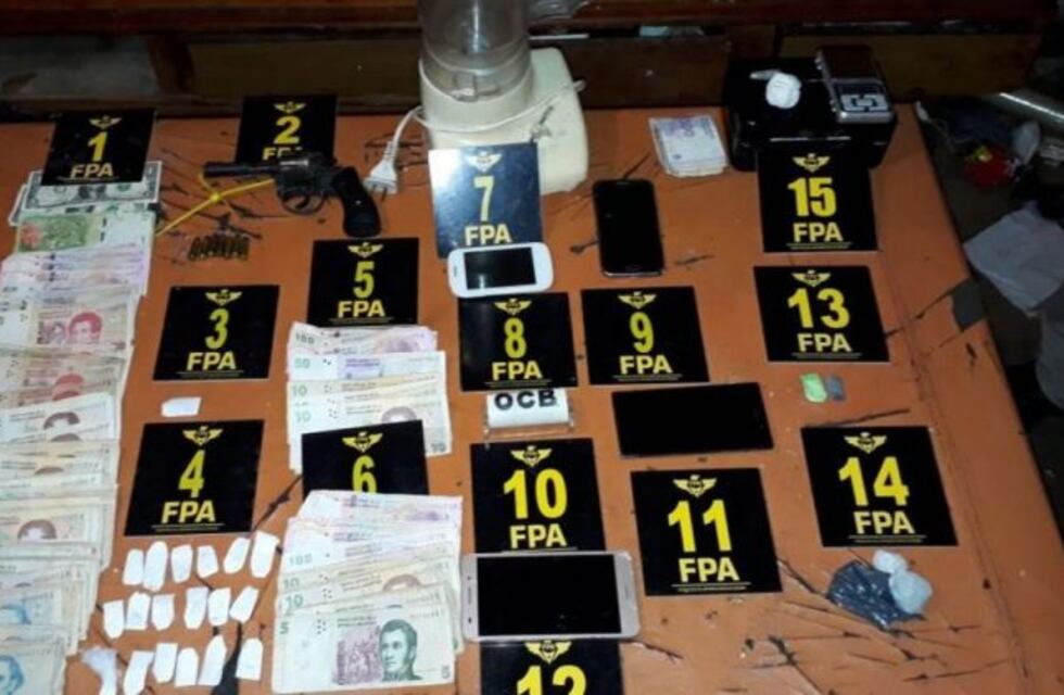 Una mujer y sus hijos detenidos por venta de drogas