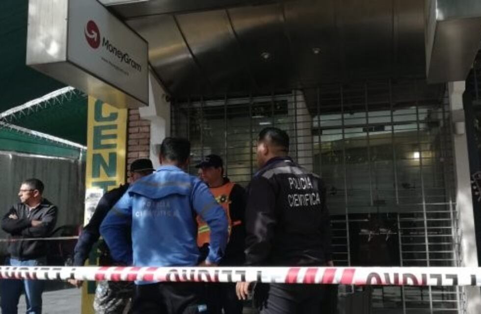 Videos: así fue el atraco y detención de ladrones en una financiera sanjuanina