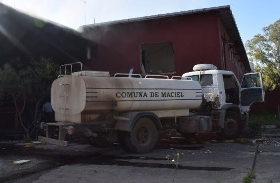 Ardió un frigorífico en Maciel y tardaron horas en apagar el fuego