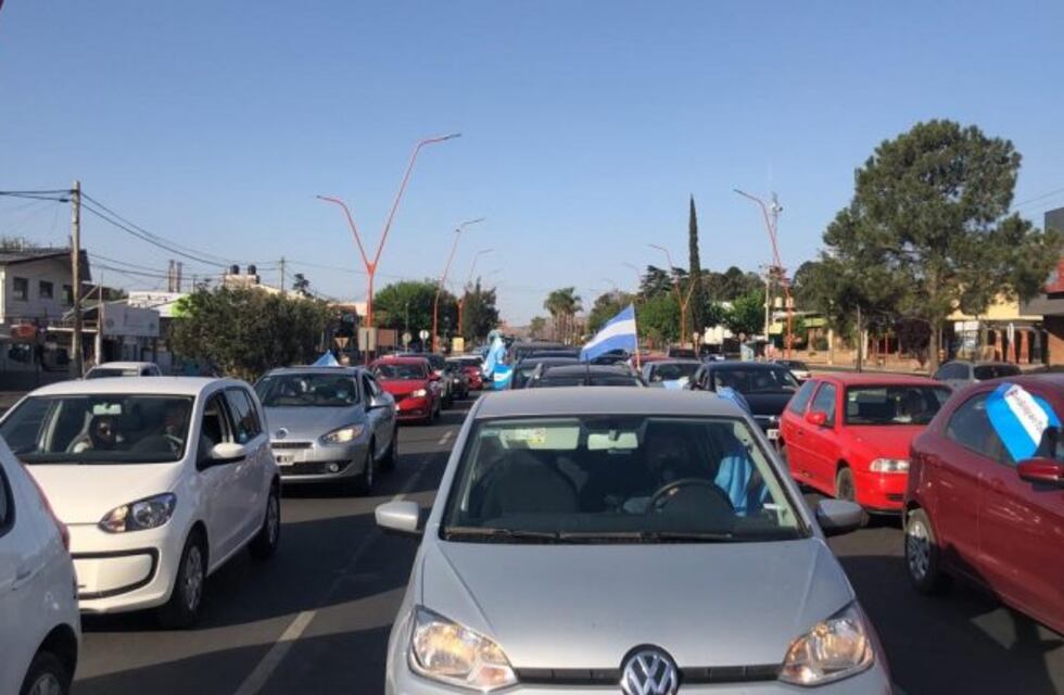 Banderazo #O12: multitudinaria caravana de vehículos en Carlos Paz en contra del Gobierno