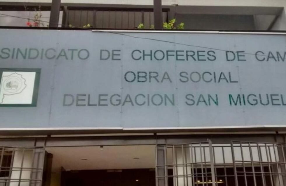 Allanaron el Sindicato de Camioneros de San Miguel por "coímas" a empresarios