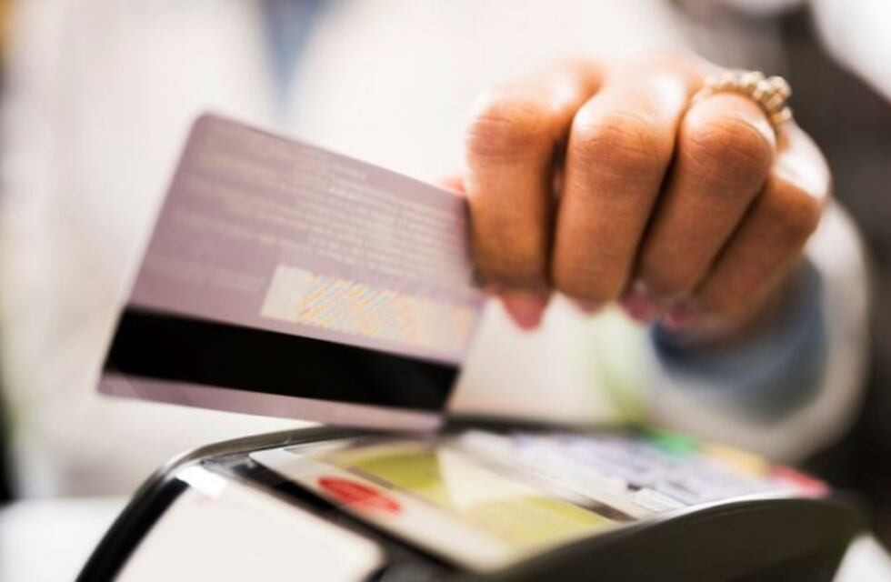 Multan a una empresa por no dar información clara sobre consumos con tarjeta de crédito