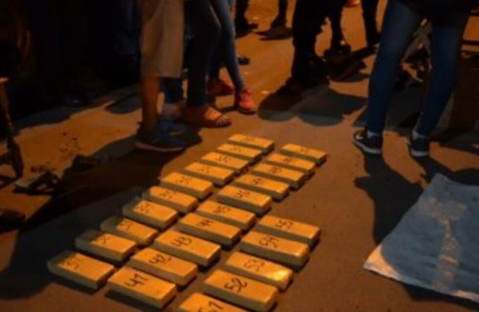 Detuvieron a tres personas por llevar casi 40 kilos de marihuana